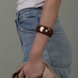 Bracelete Resina Brown Detalhe Perolado