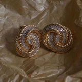 Brinco Nó Texturizado com Zircônias