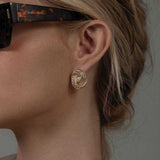 Brinco Nó Texturizado com Zircônias