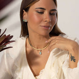 Choker aro com pingente gota esmeralda colombiana fusion