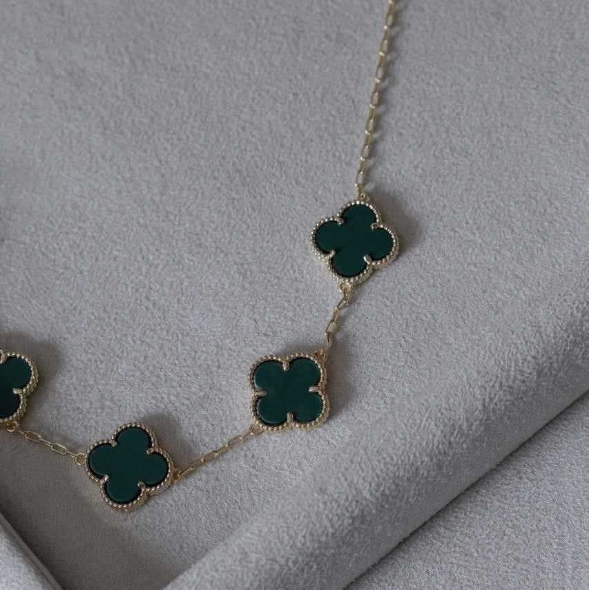 Colar trevo verde em banho de ouro 18k