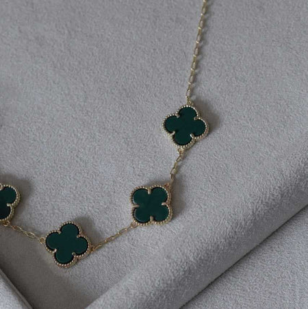 Colar trevo verde em banho de ouro 18k