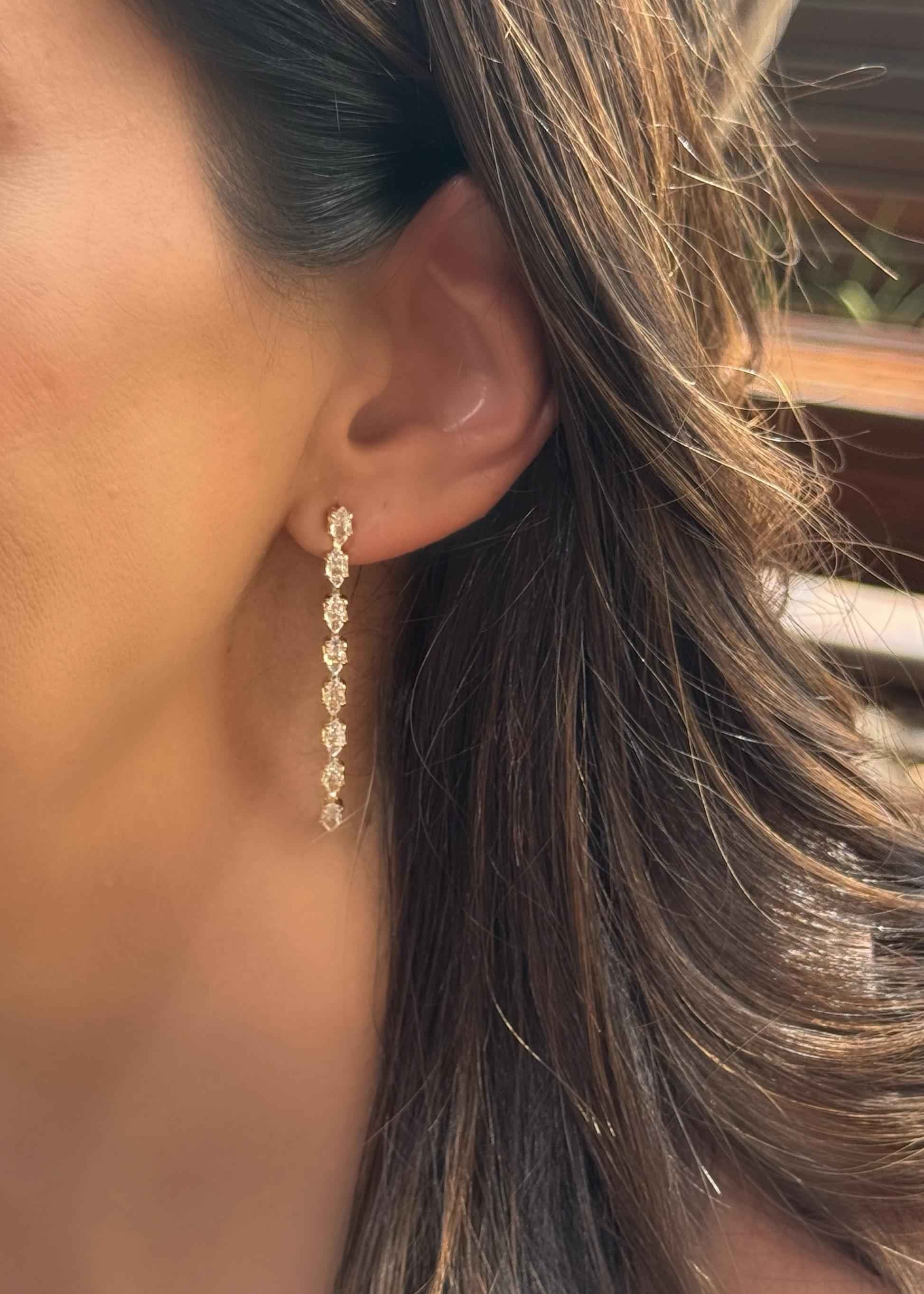 Brinco fio e navetes com zirconias em o ouro 18k