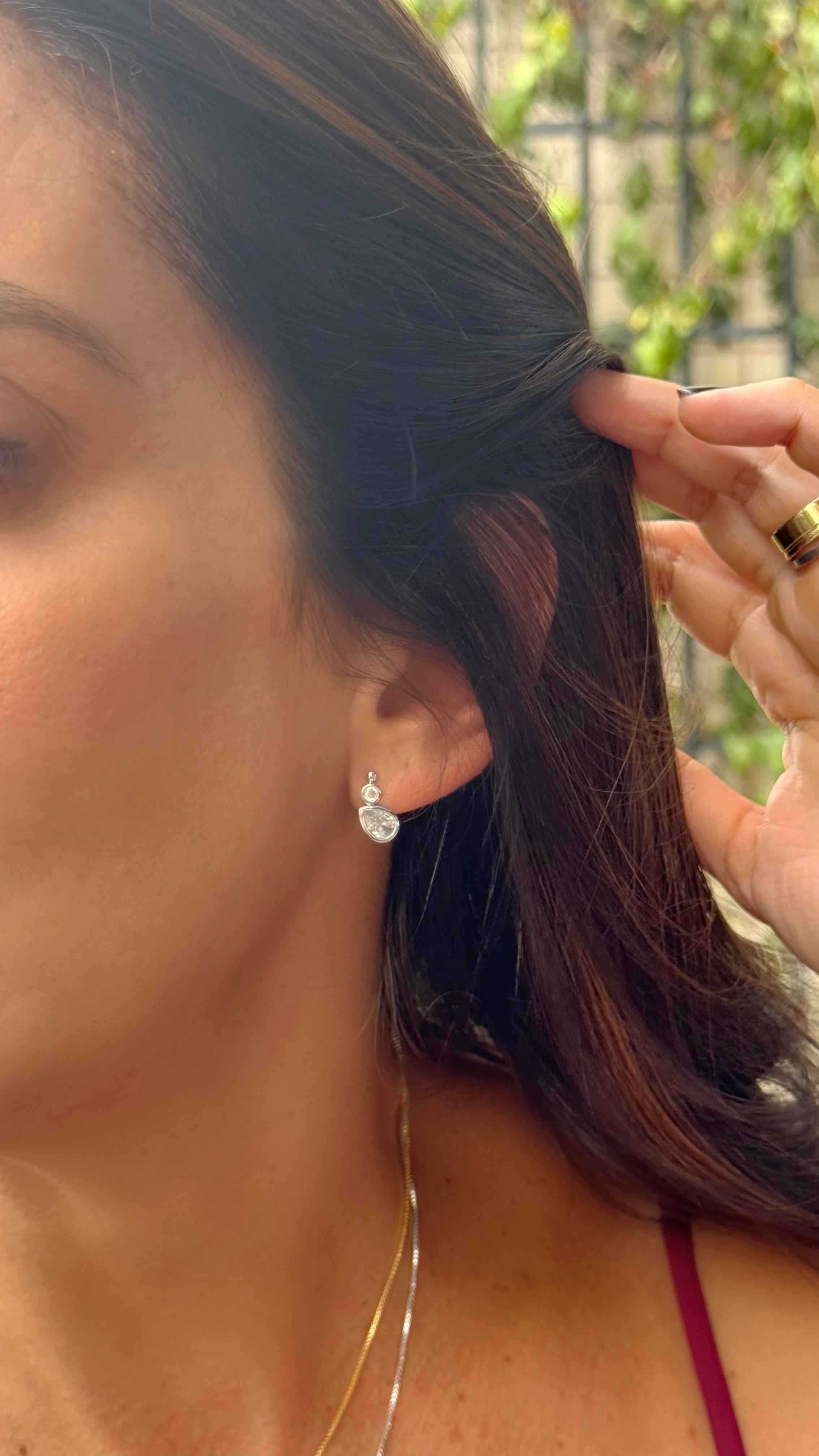 Brinco gota ponto de luz e esfera com zirconias