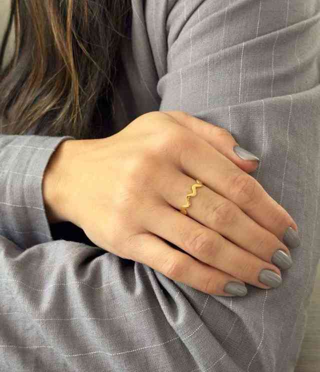 Anel regulável ondas em banho de ouro 18k