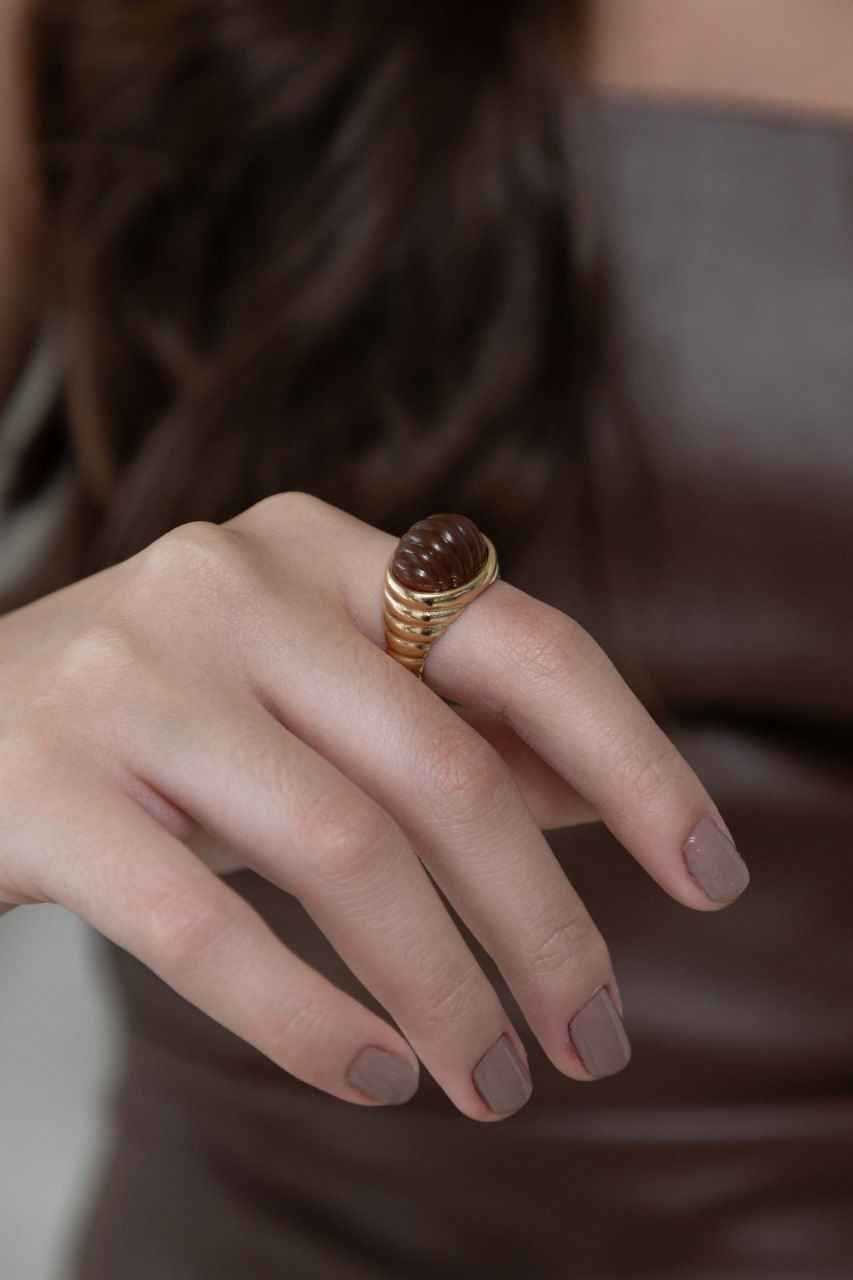 Anel textura brown em banho de ouro 18k