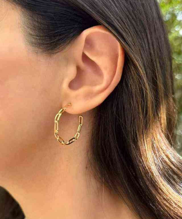 Brinco de argola elos em banho de ouro 18k