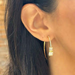 Brinco argola com zircônias em banho de ouro 18k