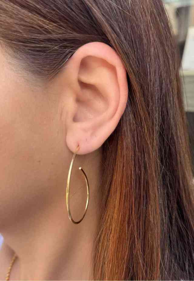 Brinco argola fio gota em banho de ouro 18k