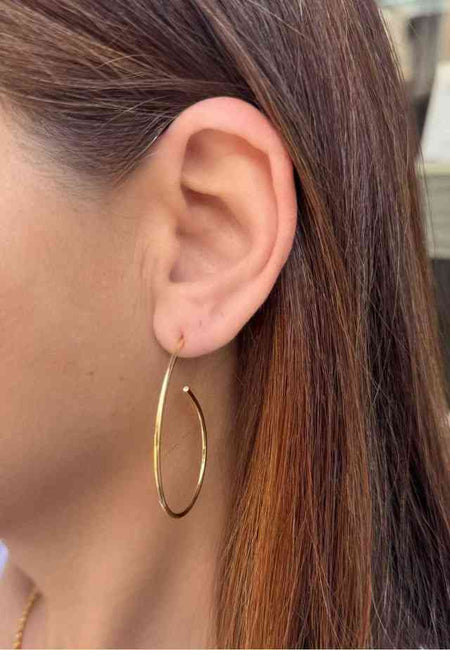 Brinco argola fio gota em banho de ouro 18k