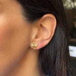 Brinco borboleta cravejado com zircônias coloridas em banho de ouro 18k