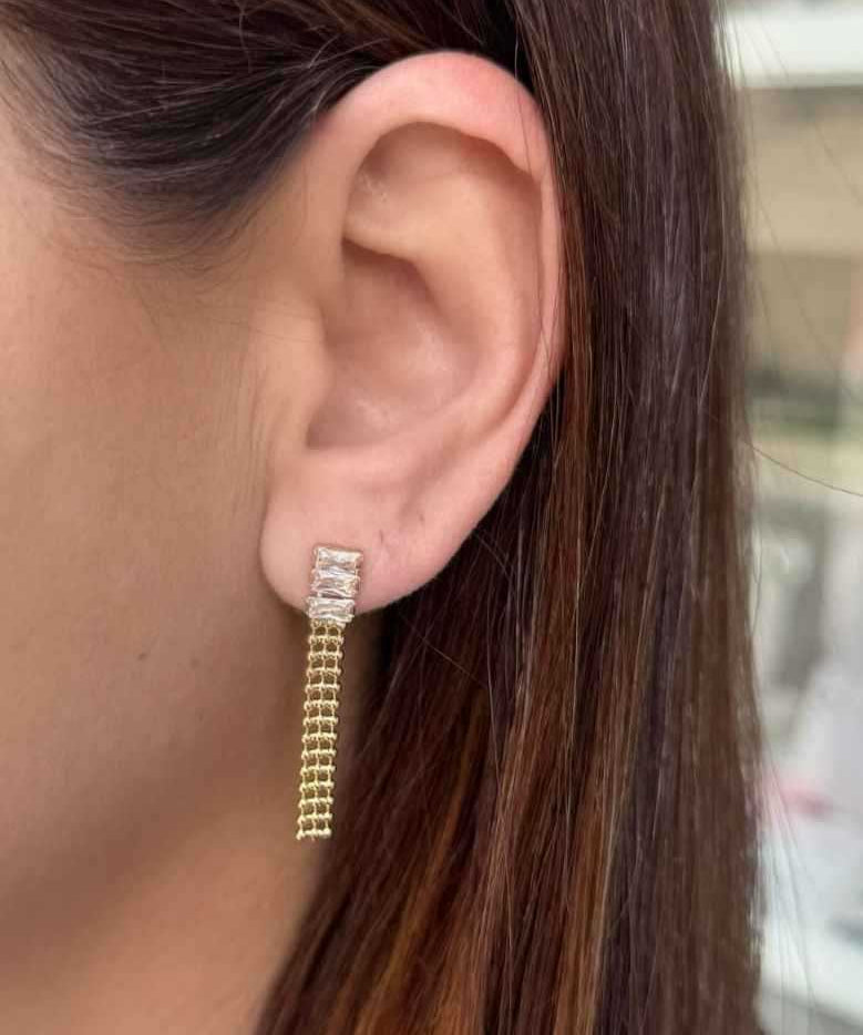 Brinco corrente com bolinhas e zircônias em banho de ouro 18k