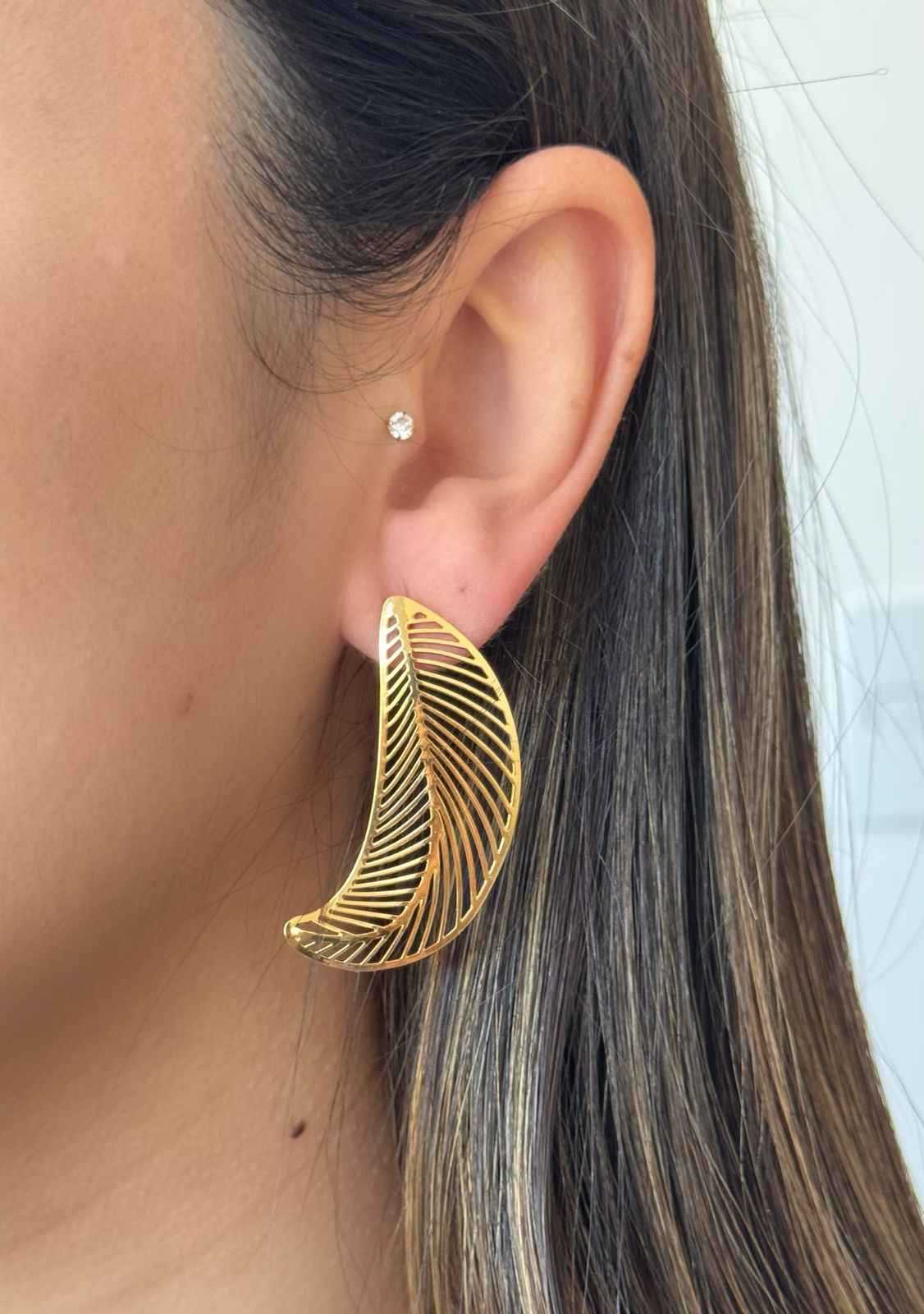 Brinco folha telada em banho de ouro 18k
