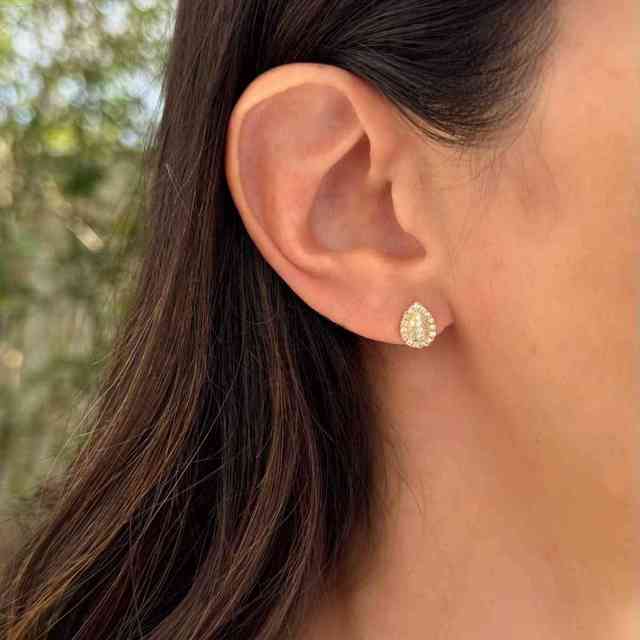 Brinco gota micro cravejado com zircônias em banho de ouro 18k