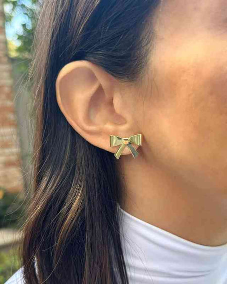 Brinco laço liso em banho de ouro 18k - JOYÁ