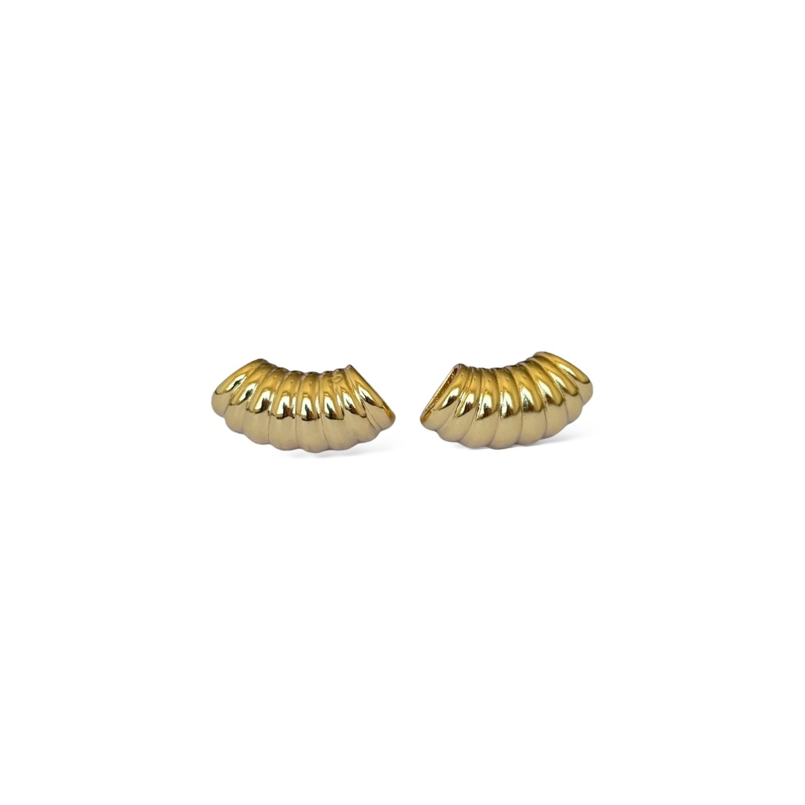 Brinco wave textura em banho de ouro 18k