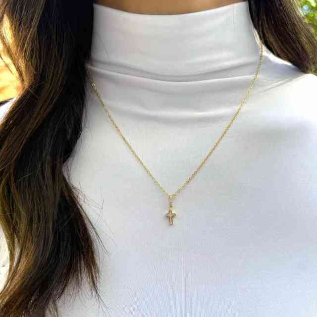 Colar cruz vazada com zircônias em banho de ouro 18k - JOYÁ