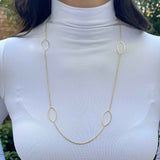 Colar folhas vazadas em banho de ouro 18k