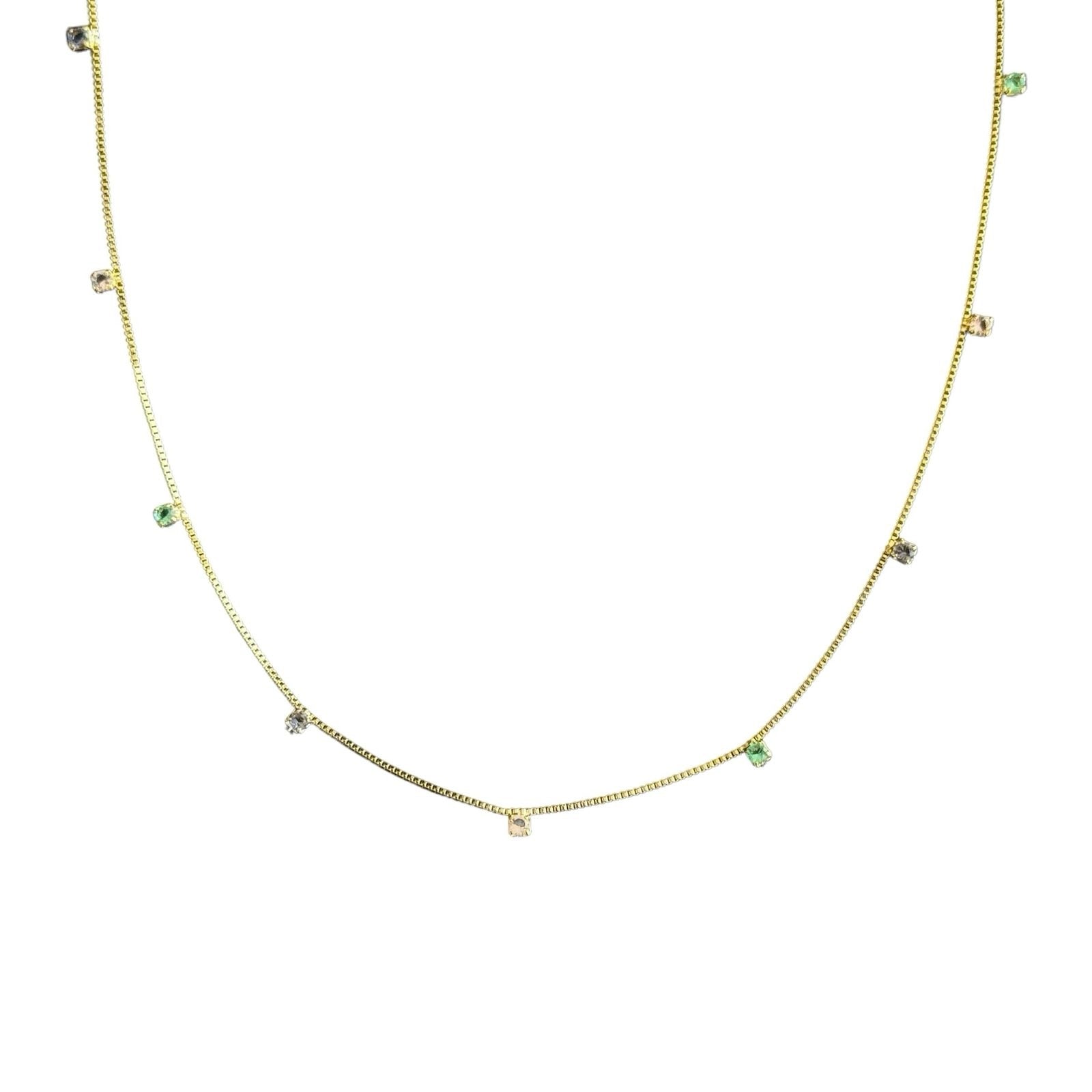 Colar longo com zircônias coloridas em banho de ouro 18k