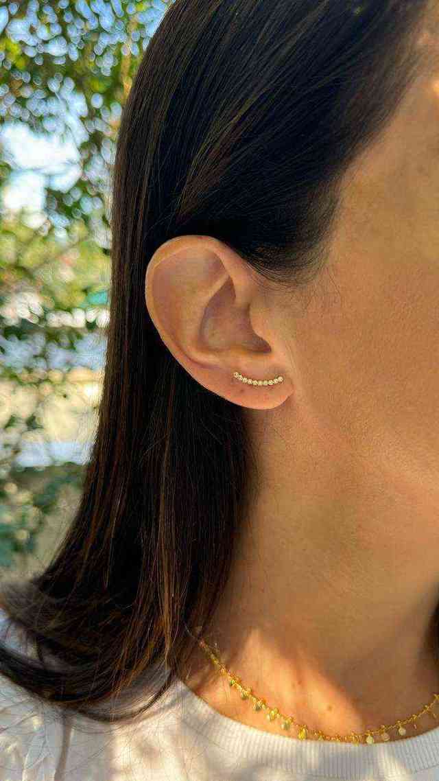 Ear cuff cravação inglesa em banho de ouro 18k