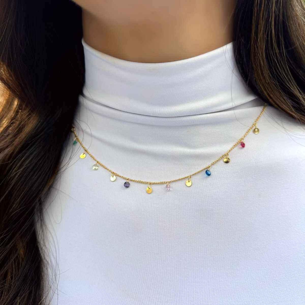 Gargantilha medalhas e zircônias coloridas em banho de ouro 18k
