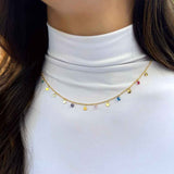 Gargantilha medalhas e zircônias coloridas em banho de ouro 18k