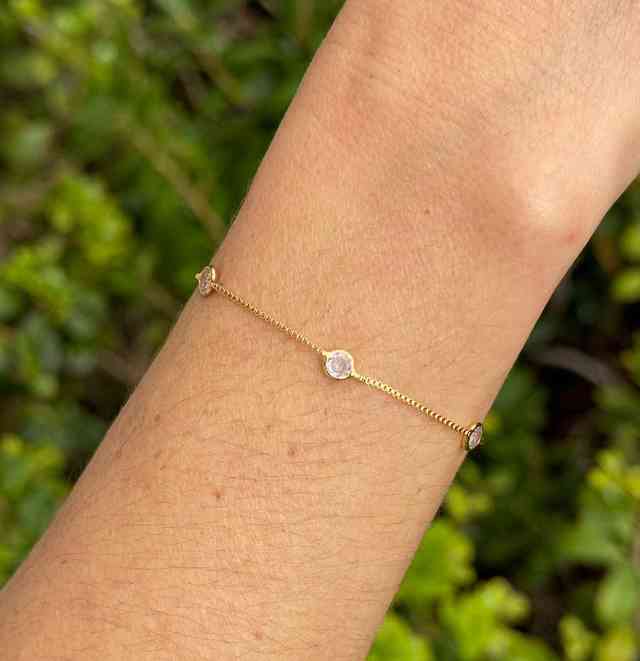 Pulseira ajustável pontos de luz com zircônia em banho de ouro 18k