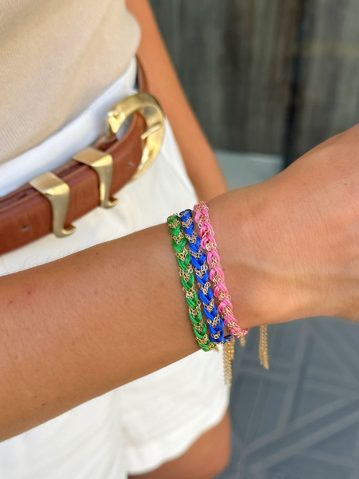 Pulseira fio de seda azul trançada com corrente