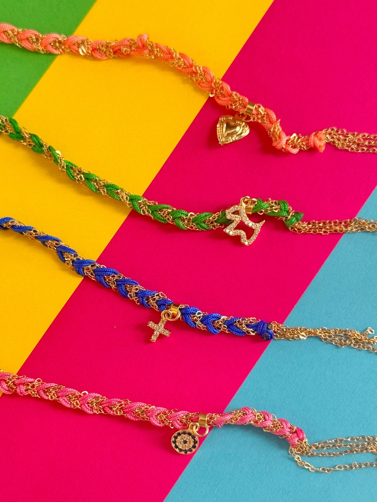 Pulseira fio de seda verde trançada com corrente