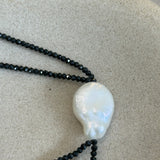 Pulseira Espinélio, Pérola Barroca e Macramê